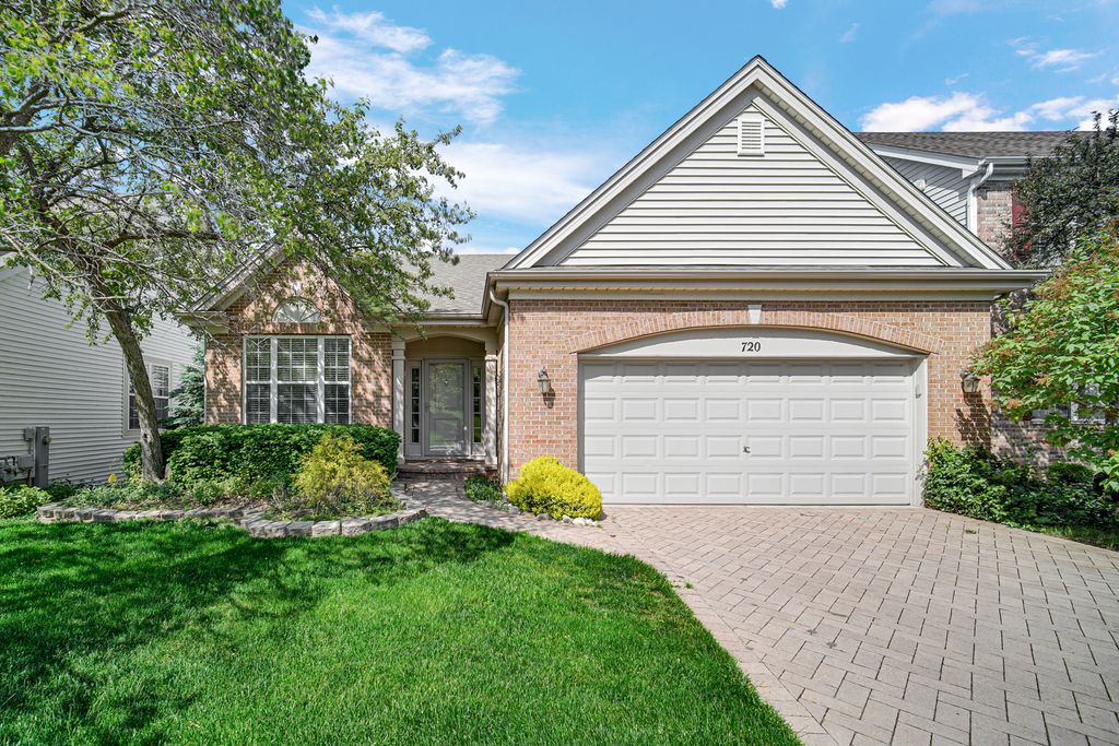 720 Viewpointe Drive, St. Charles, IL 60174
