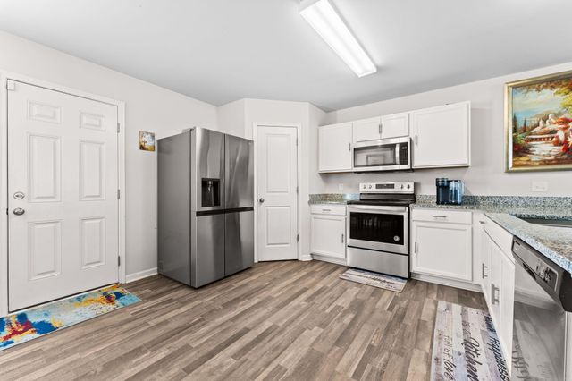 16901 Aberdeen Drive, Romulus, MI 48174