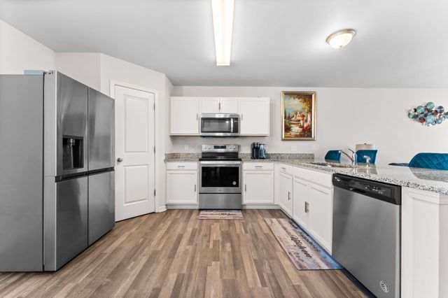 16901 Aberdeen Drive, Romulus, MI 48174