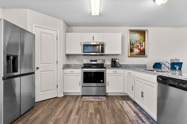 16901 Aberdeen Drive, Romulus, MI 48174
