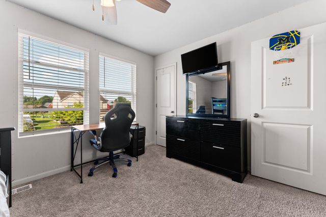 16901 Aberdeen Drive, Romulus, MI 48174