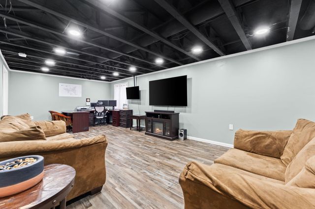 16901 Aberdeen Drive, Romulus, MI 48174