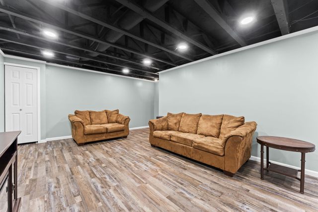 16901 Aberdeen Drive, Romulus, MI 48174