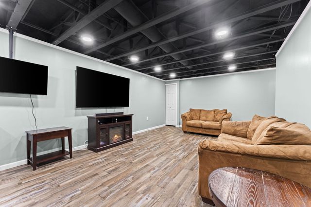 16901 Aberdeen Drive, Romulus, MI 48174