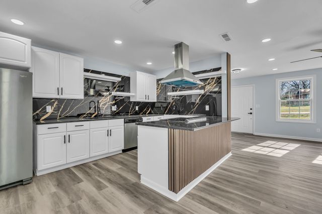 4623 Mandy Ln, Murfreesboro, TN 37129