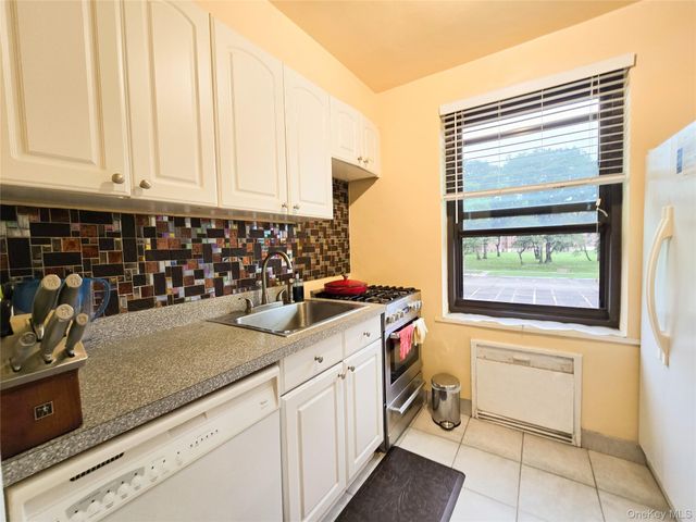 211-10 73rd Avenue 3D, Bayside, NY 11364