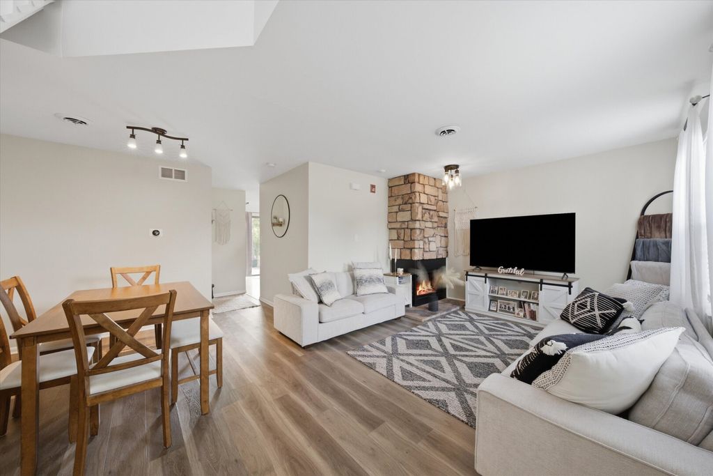 8321 Highpoint Circle D, Darien, IL 60561 — photo 3