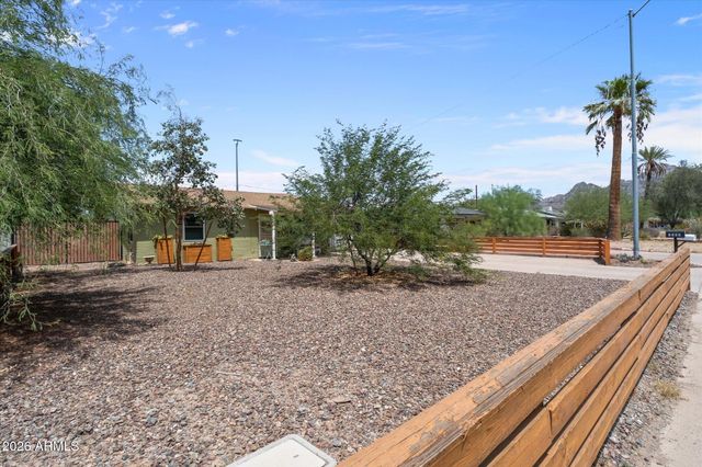 1324 E ORANGEWOOD Avenue, Phoenix, AZ 85020