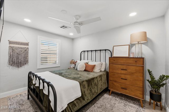 1324 E ORANGEWOOD Avenue, Phoenix, AZ 85020