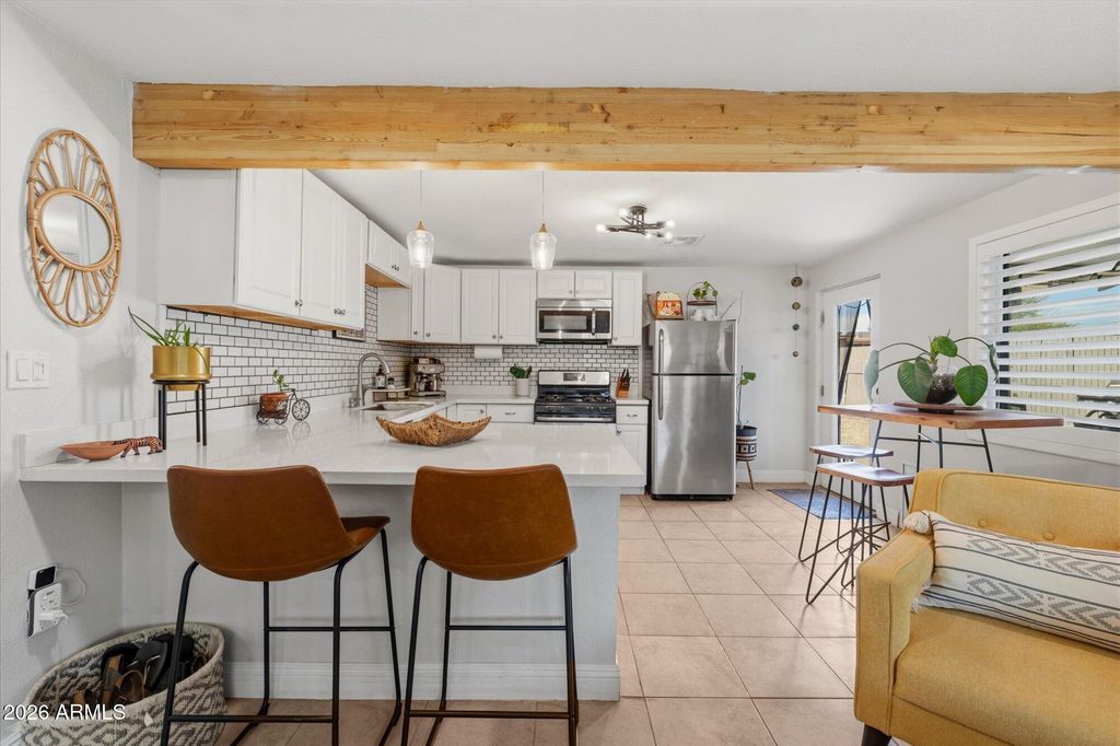 1324 E ORANGEWOOD Avenue, Phoenix, AZ 85020