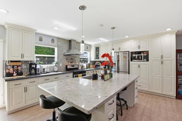 290 Hillview Drive, Fremont, CA 94536
