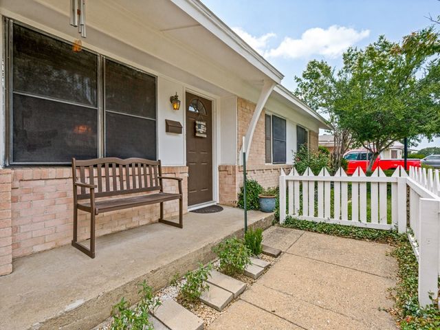 1604 Pleasant Run Road, Carrollton, TX 75006