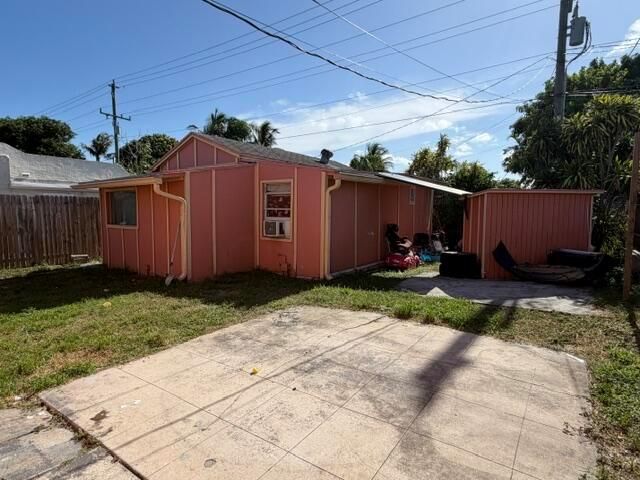 1009 S PINE Street, Lake Worth Beach, FL 33460