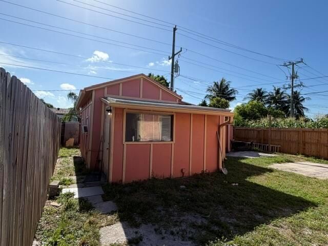 1009 S PINE Street, Lake Worth Beach, FL 33460