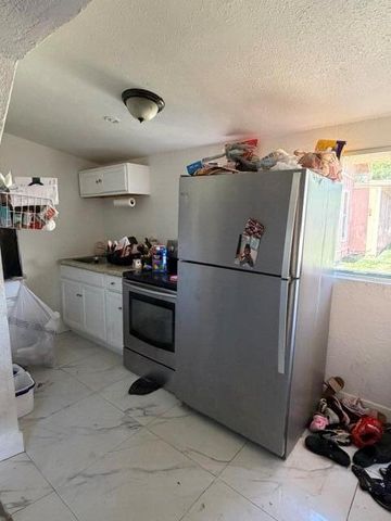 1009 S PINE Street, Lake Worth Beach, FL 33460