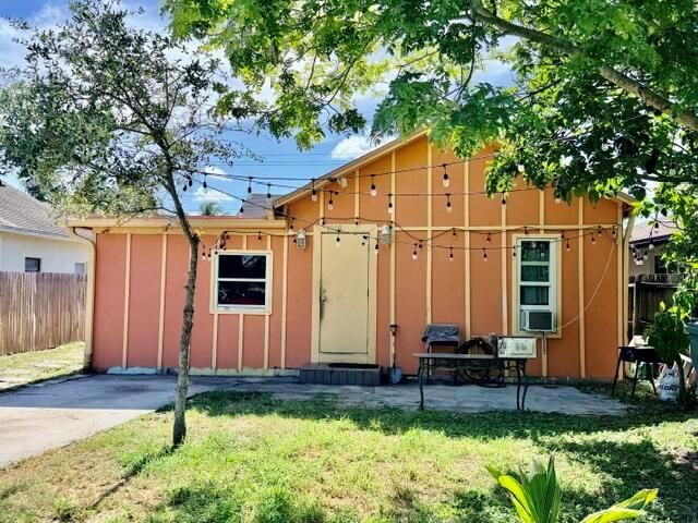 1009 S PINE Street, Lake Worth Beach, FL 33460