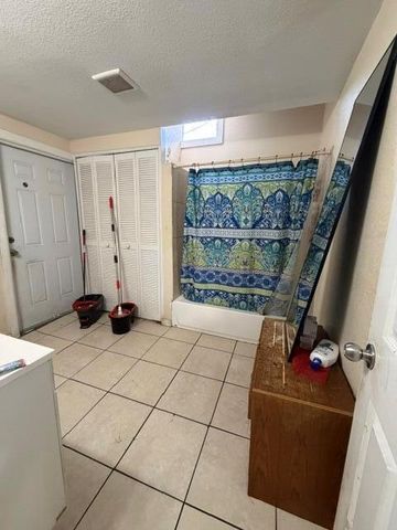 1009 S PINE Street, Lake Worth Beach, FL 33460