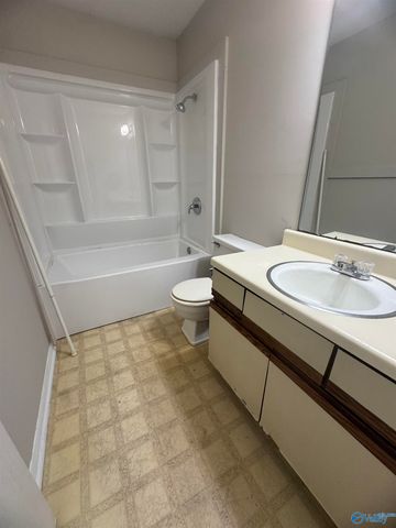 2703 Lantern Walk C, Huntsville, AL 35803