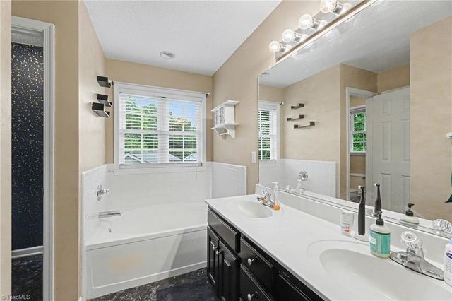 945 Biloxi Avenue, Kernersville, NC 27284