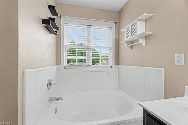 945 Biloxi Avenue, Kernersville, NC 27284