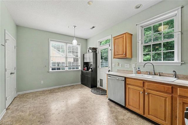 945 Biloxi Avenue, Kernersville, NC 27284