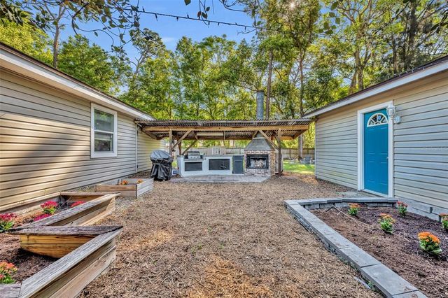 225 N PHIPPEN AVENUE, Deland, FL 32724