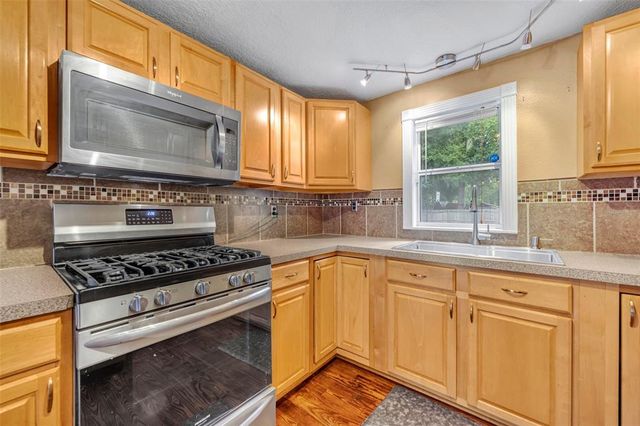 225 N PHIPPEN AVENUE, Deland, FL 32724
