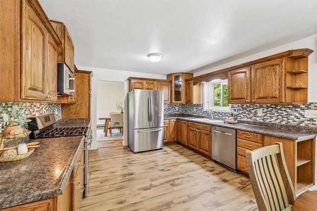 33066 Walnut Place, Waukee, IA 50263
