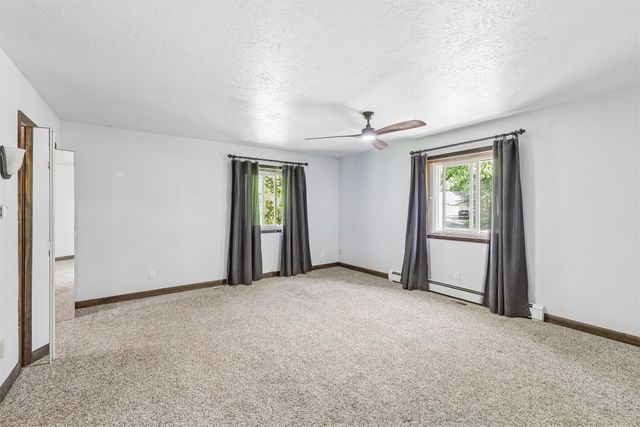 33066 Walnut Place, Waukee, IA 50263