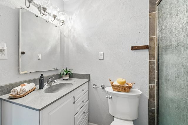 33066 Walnut Place, Waukee, IA 50263