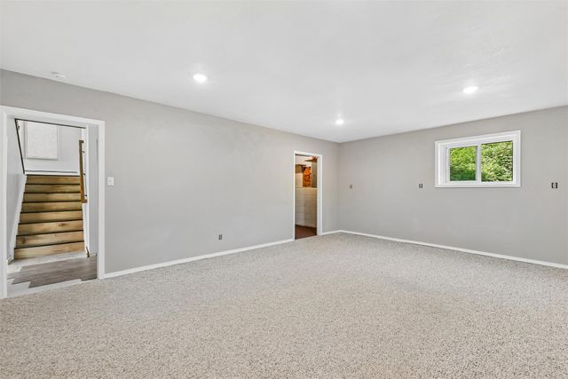 33066 Walnut Place, Waukee, IA 50263