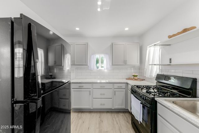 3743 E TAYLOR Street, Phoenix, AZ 85008