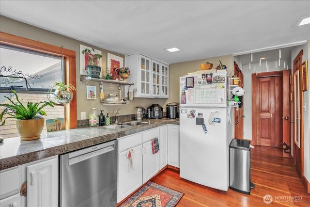 172 16th Avenue, Seattle, WA 98122