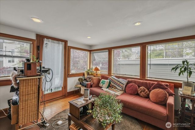 172 16th Avenue, Seattle, WA 98122