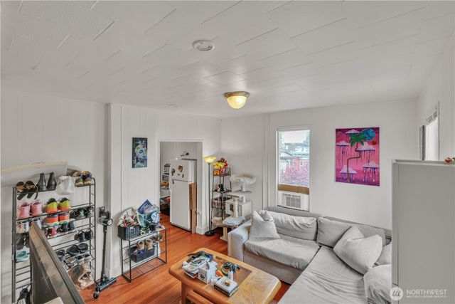 172 16th Avenue, Seattle, WA 98122