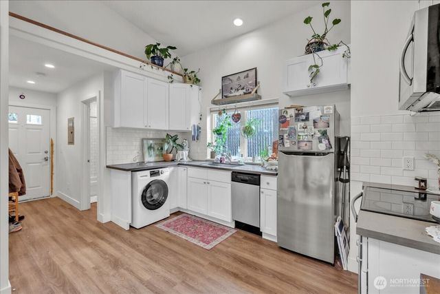 172 16th Avenue, Seattle, WA 98122