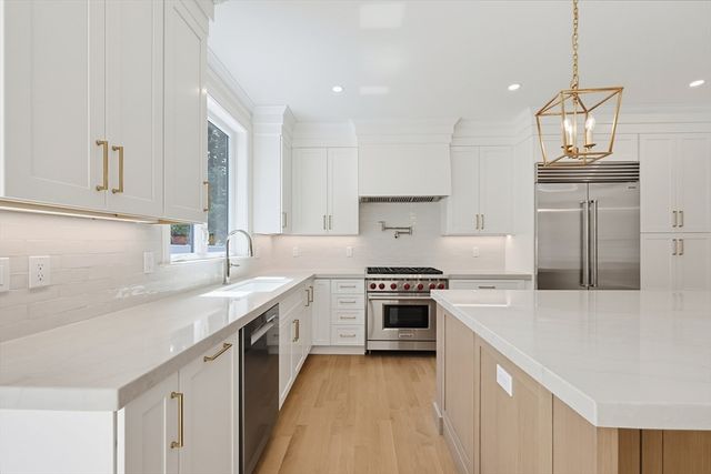 10 Travis Road, Natick, MA 01760