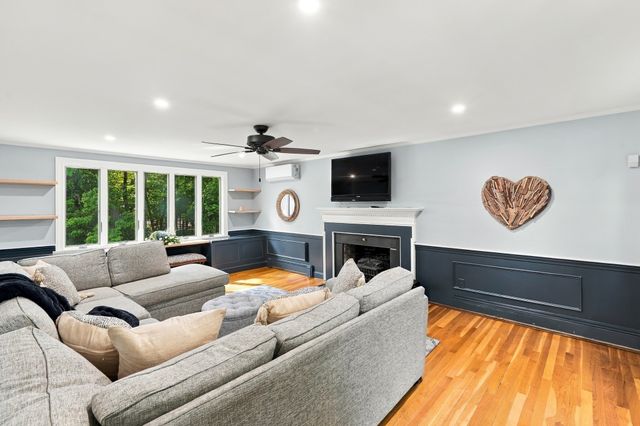 15 Alden Circle, Reading, MA 01867