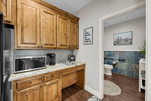 550 N Walnut Creek Drive 100-D, Mansfield, TX 76063