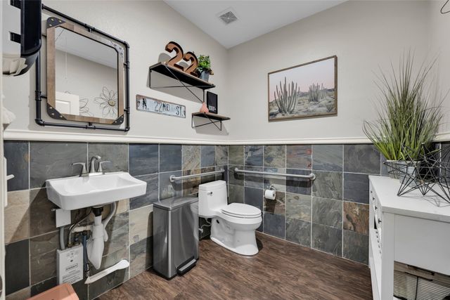 550 N Walnut Creek Drive 100-D, Mansfield, TX 76063