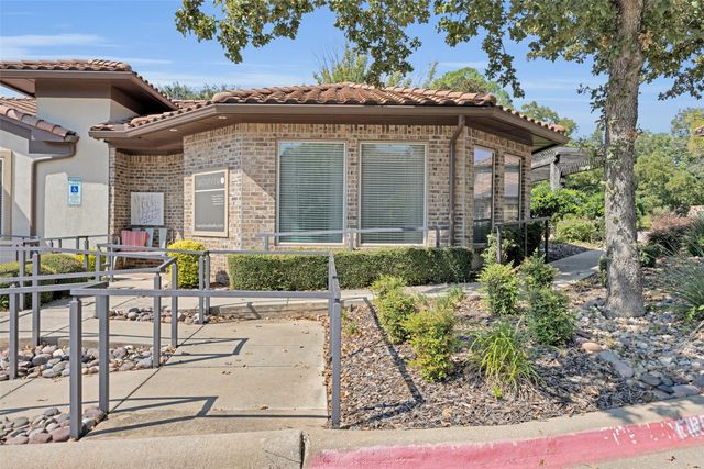 550 N Walnut Creek Drive 100-D, Mansfield, TX 76063