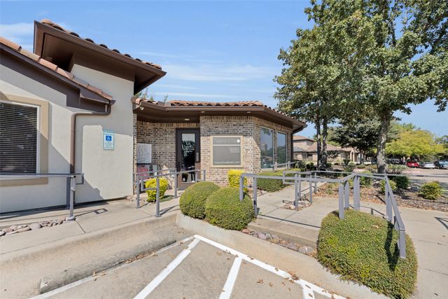 550 N Walnut Creek Drive 100-D, Mansfield, TX 76063