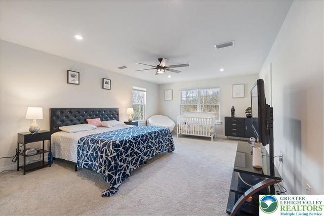 1064 Woodmont Lane, North Catasauqua Bor, PA 18032