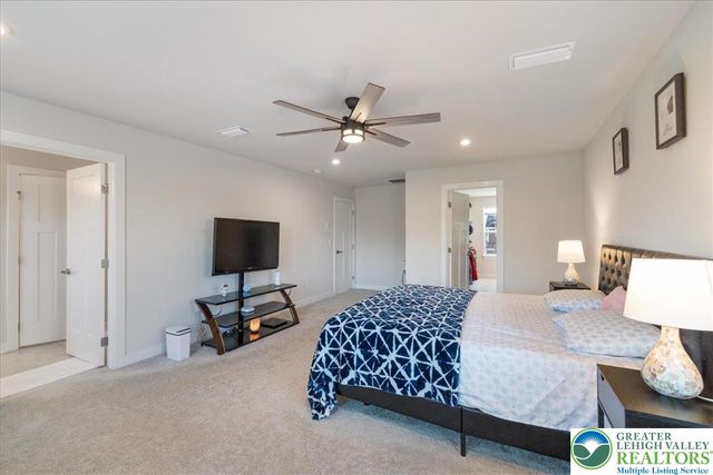 1064 Woodmont Lane, North Catasauqua Bor, PA 18032