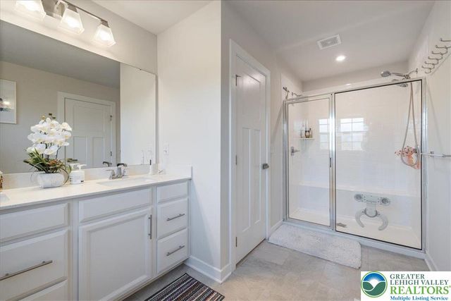 1064 Woodmont Lane, North Catasauqua Bor, PA 18032