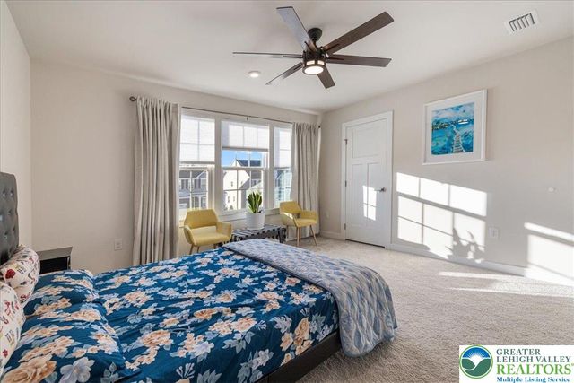 1064 Woodmont Lane, North Catasauqua Bor, PA 18032