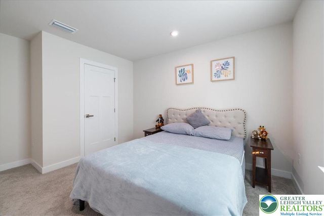 1064 Woodmont Lane, North Catasauqua Bor, PA 18032