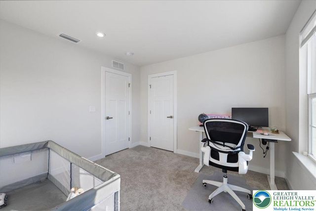 1064 Woodmont Lane, North Catasauqua Bor, PA 18032