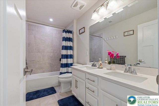 1064 Woodmont Lane, North Catasauqua Bor, PA 18032