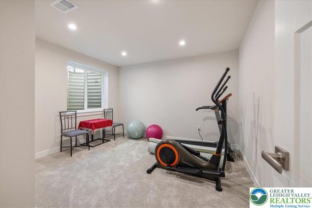 1064 Woodmont Lane, North Catasauqua Bor, PA 18032